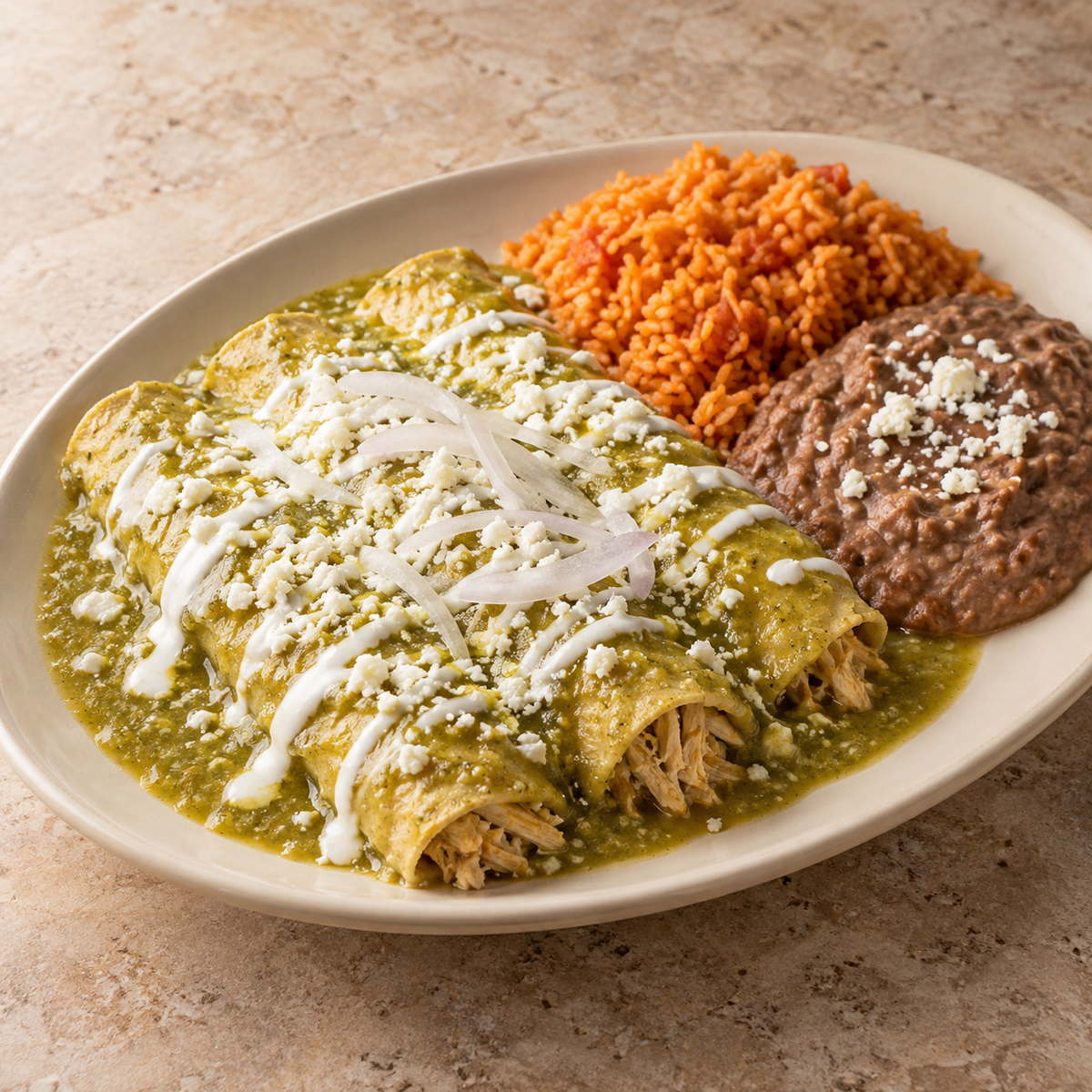 Enchiladas verdes de pollo; porción propuesta: 3 enchiladas con arroz y frijoles; imagen ilustrativa generada con IA