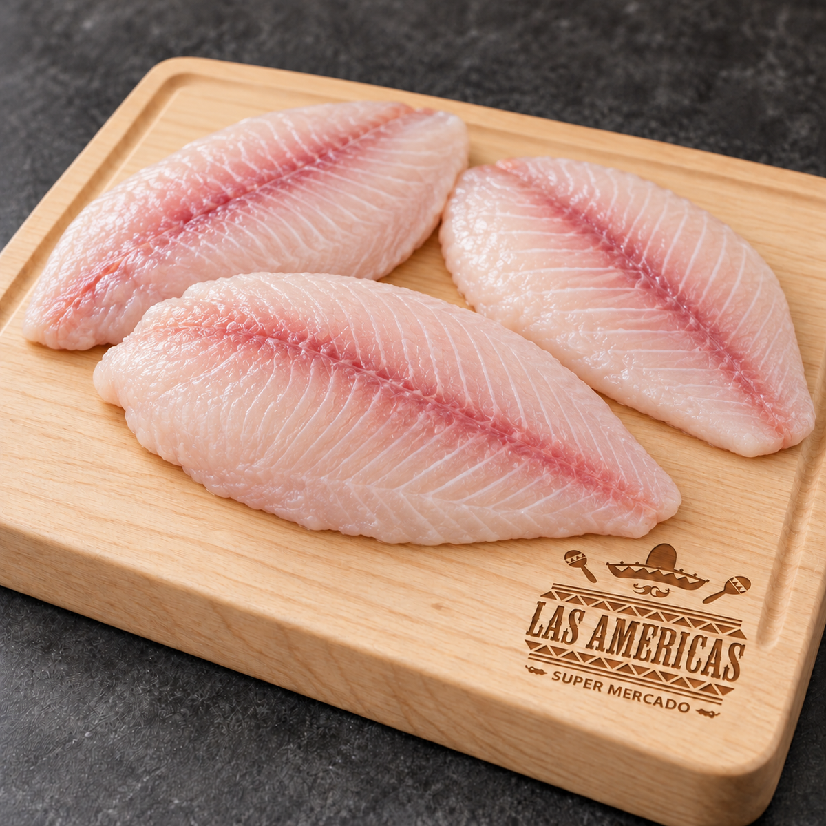 Filete de tilapia — imagen ilustrativa IA sobre tabla clara Las Americas